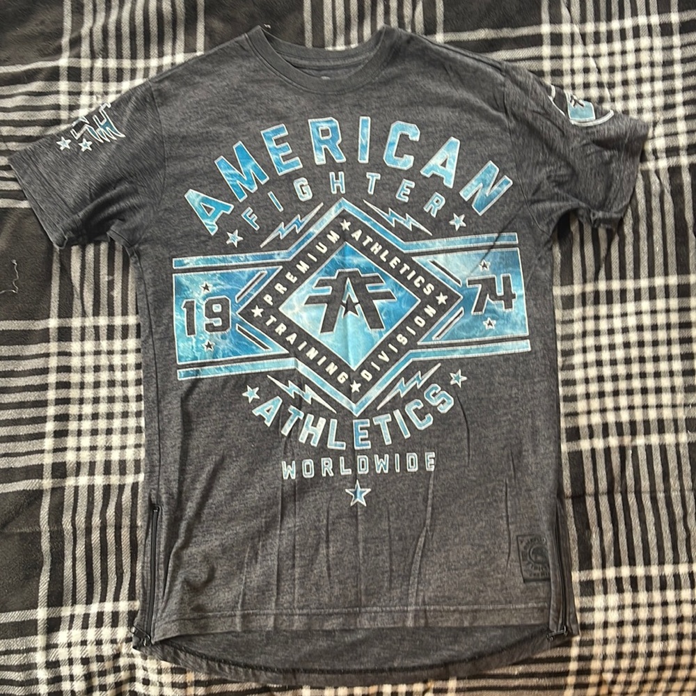 American fighter designed exclusively for buckle T-shirt size medium